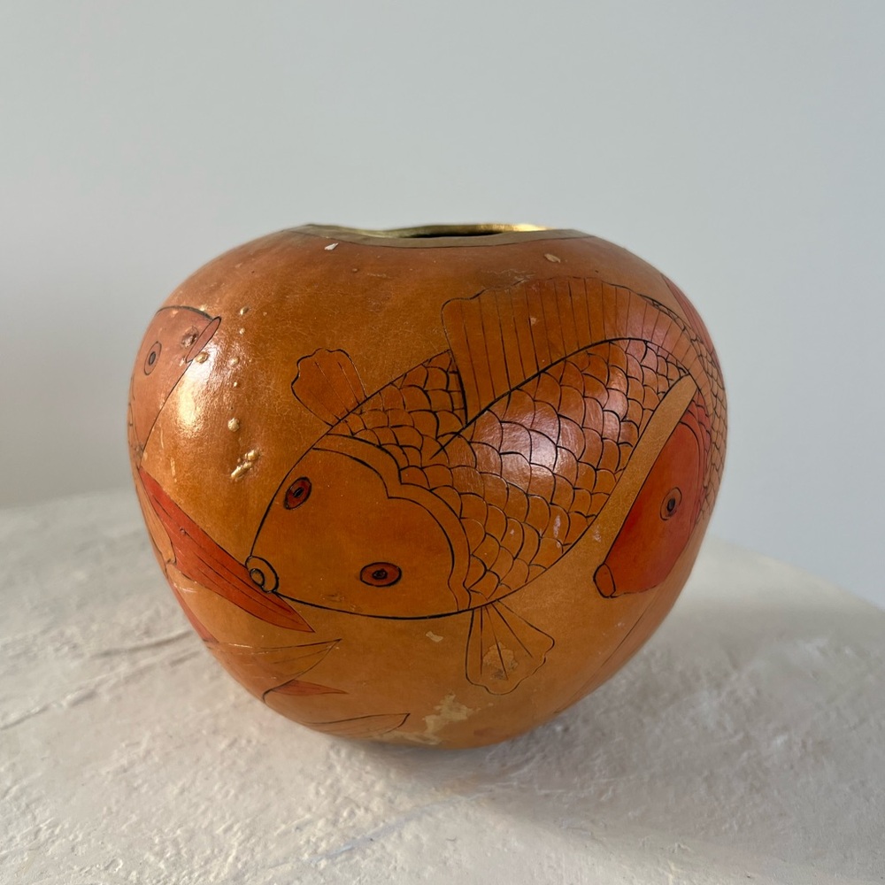 GORGEOUS VINTAGE ONE OF A KIND HAND-PAINTED GOURD W/ ORANGE/GOLD KOI FISH DESIGN - Picture 4 of 10